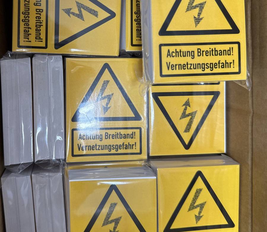 sticker-achtung-breitband-vernetzungsgefahr.jpg
